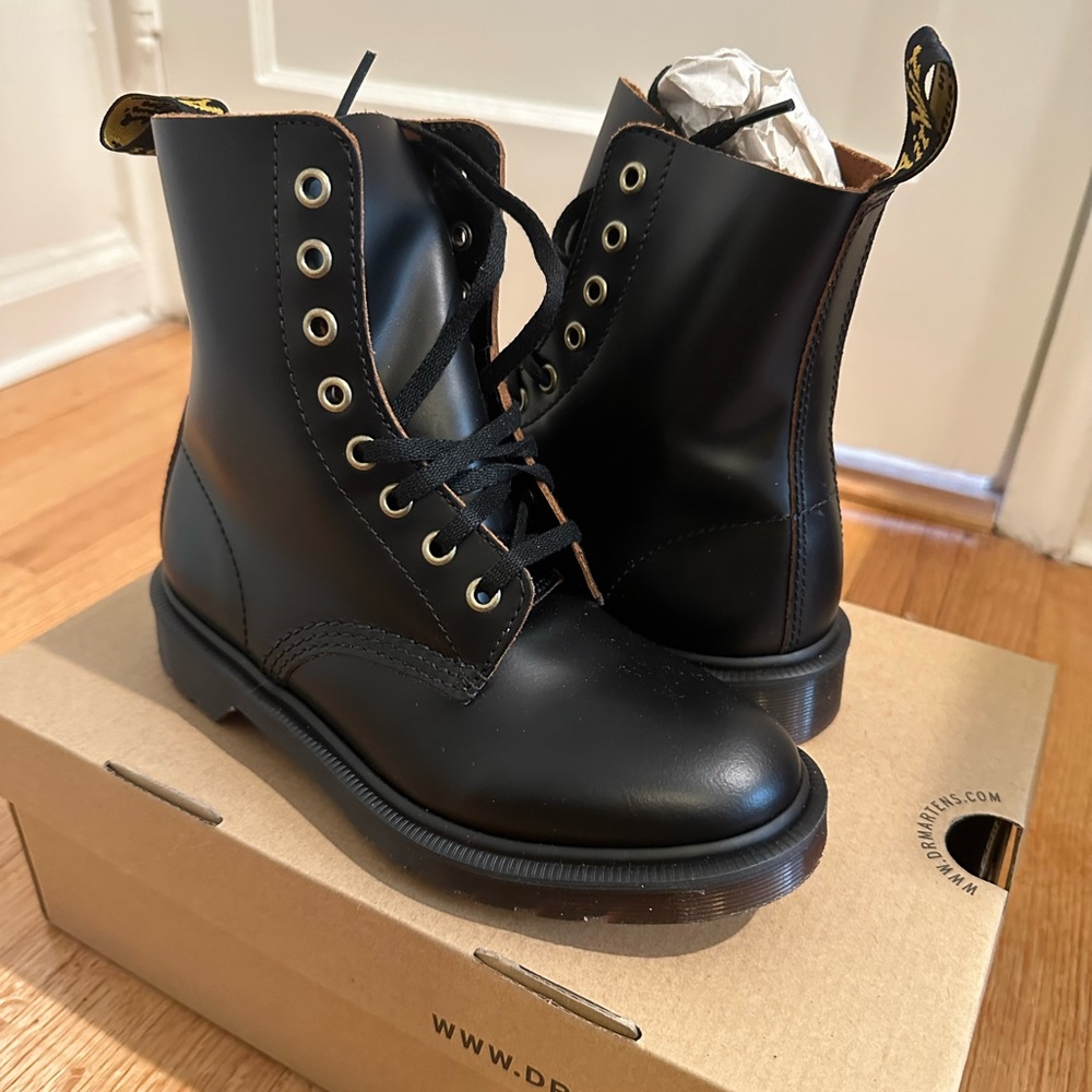 Dr. Martens 1460 Pascal Black size 36 New